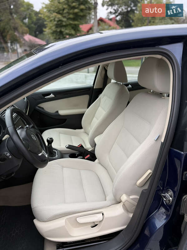 Седан Volkswagen Jetta 2011 в Калуше