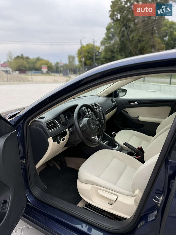 Седан Volkswagen Jetta 2011 в Калуше