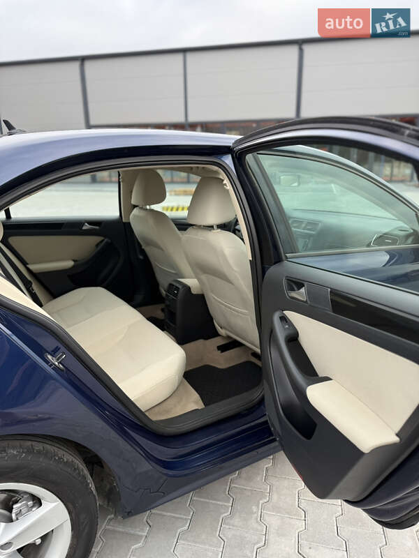 Седан Volkswagen Jetta 2011 в Калуше