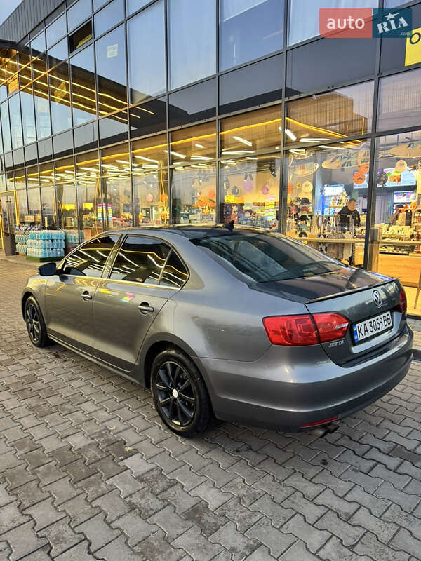 Седан Volkswagen Jetta 2013 в Киеве
