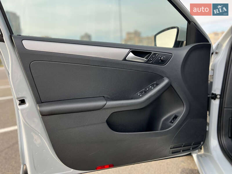 Седан Volkswagen Jetta 2017 в Киеве