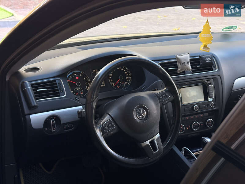 Седан Volkswagen Jetta 2013 в Тернополе фото 20 Седан Volkswagen Jetta 2013 в Тернополе
