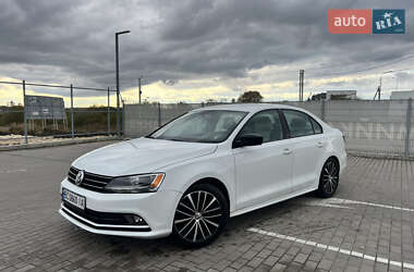 Седан Volkswagen Jetta 2015 в Львові