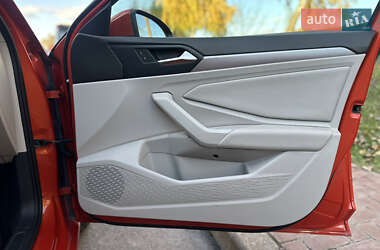 Седан Volkswagen Jetta 2019 в  фото 33 Седан Volkswagen Jetta 2019 в