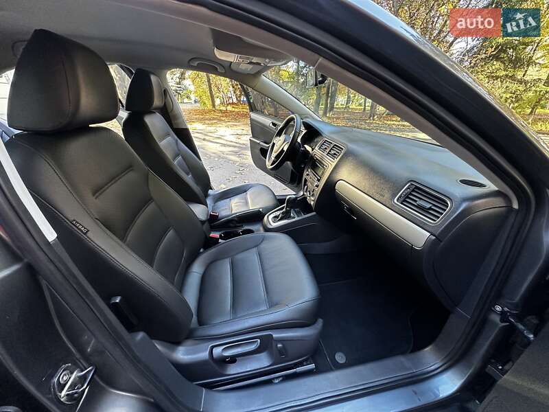 Седан Volkswagen Jetta 2013 в Киеве