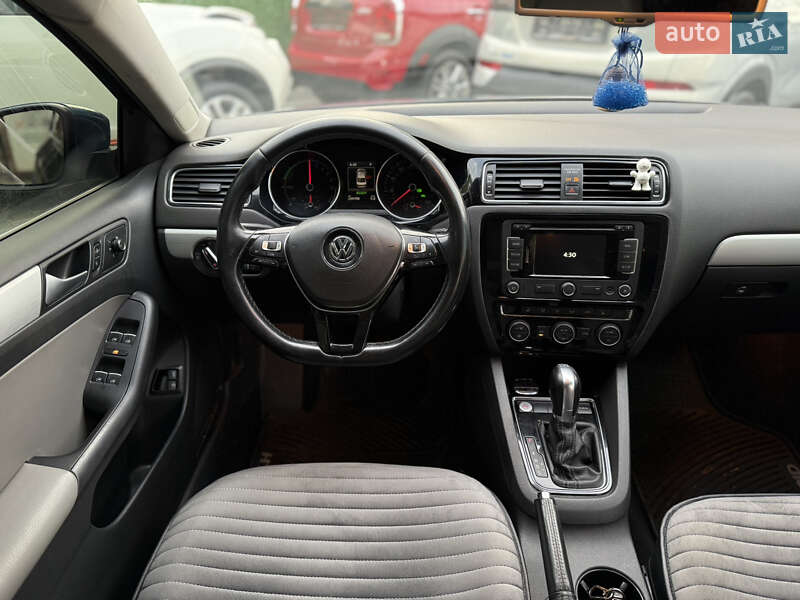 Седан Volkswagen Jetta 2015 в Одессе фото 47 Седан Volkswagen Jetta 2015 в Одессе