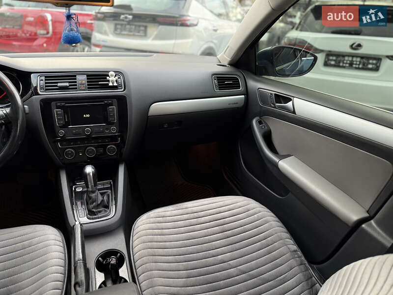 Седан Volkswagen Jetta 2015 в Одессе фото 51 Седан Volkswagen Jetta 2015 в Одессе