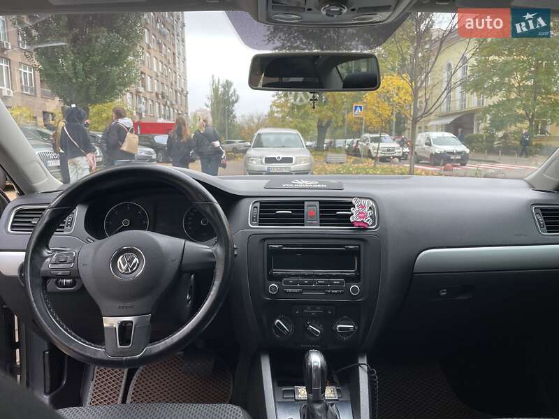 Седан Volkswagen Jetta 2013 в Києві