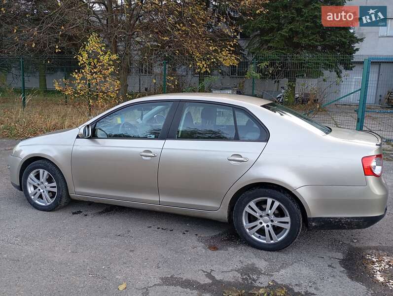 Седан Volkswagen Jetta 2006 в Львове
