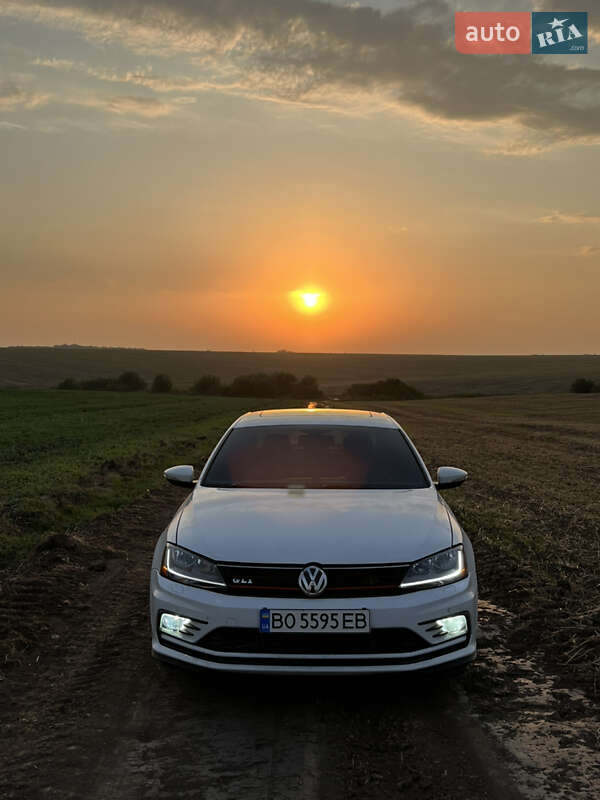 Седан Volkswagen Jetta 2015 в Борщеве