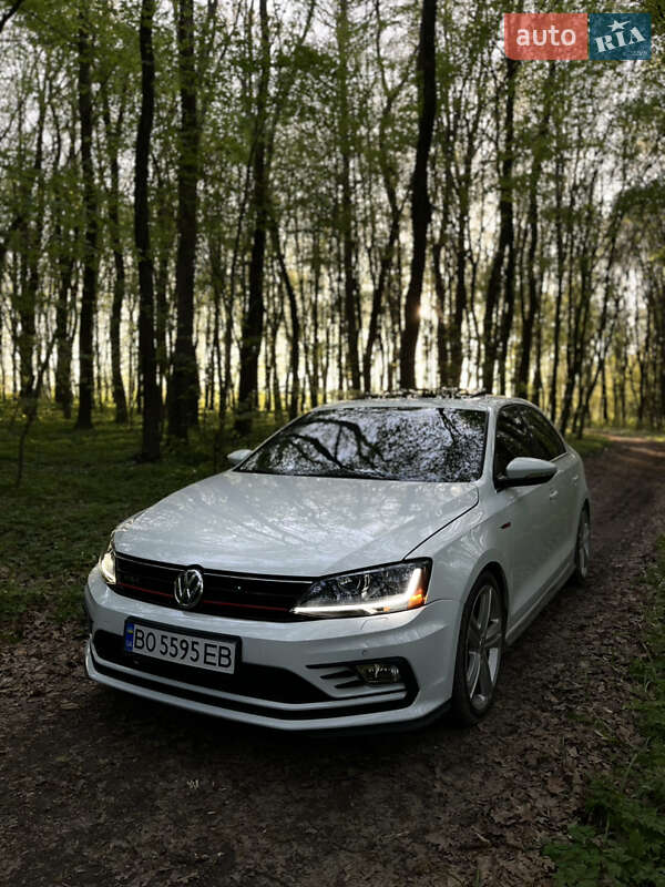 Седан Volkswagen Jetta 2015 в Борщеве