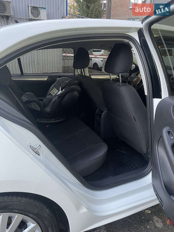 Седан Volkswagen Jetta 2016 в Киеве фото 10 Седан Volkswagen Jetta 2016 в Киеве