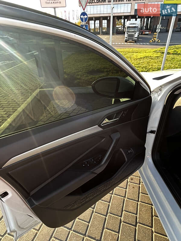 Седан Volkswagen Jetta 2019 в Одессе