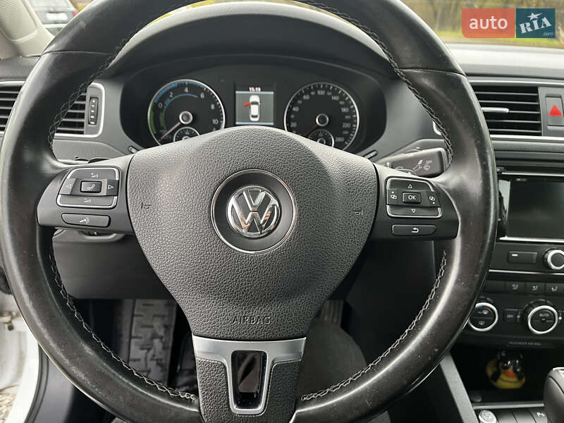 Седан Volkswagen Jetta 2013 в Умані