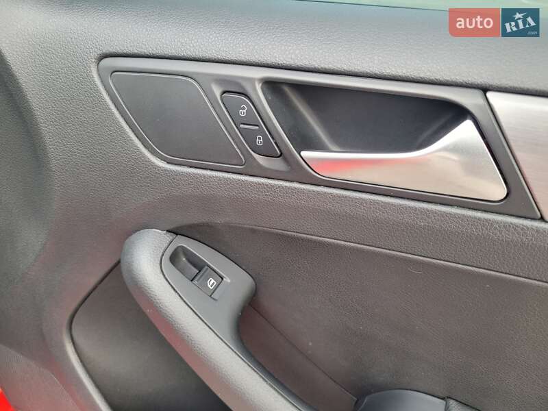 Седан Volkswagen Jetta 2016 в Тернополе фото 17 Седан Volkswagen Jetta 2016 в Тернополе