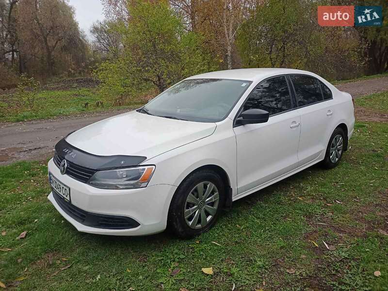 Седан Volkswagen Jetta 2012 в Ромнах