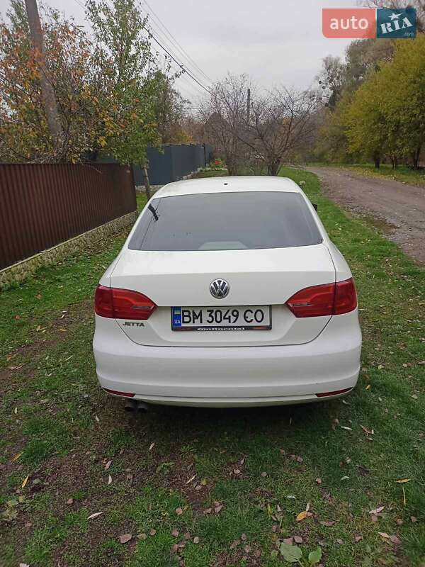 Седан Volkswagen Jetta 2012 в Ромнах
