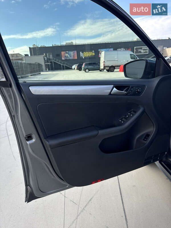 Седан Volkswagen Jetta 2016 в Києві