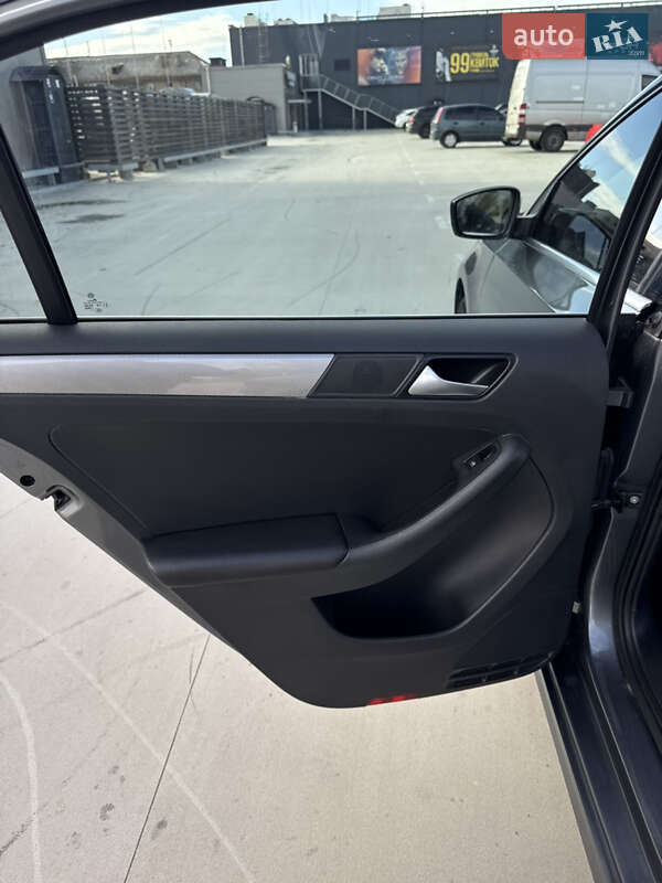 Седан Volkswagen Jetta 2016 в Києві