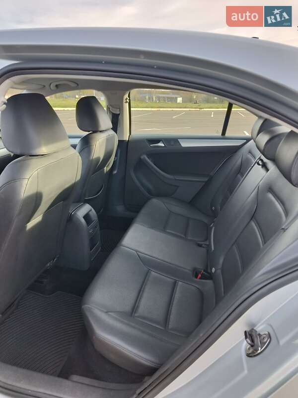 Седан Volkswagen Jetta 2012 в Кривому Розі