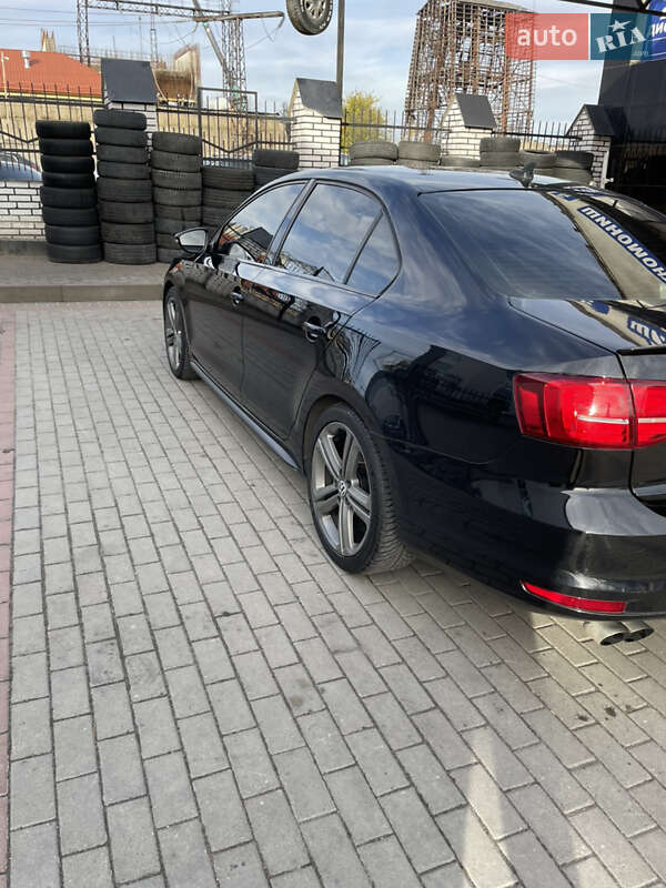 Седан Volkswagen Jetta 2014 в Львове
