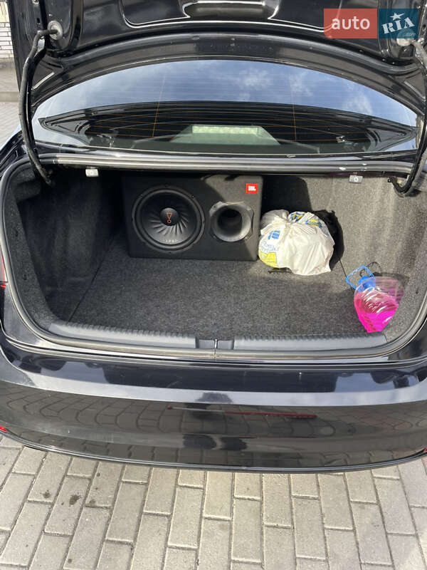 Седан Volkswagen Jetta 2014 в Львове