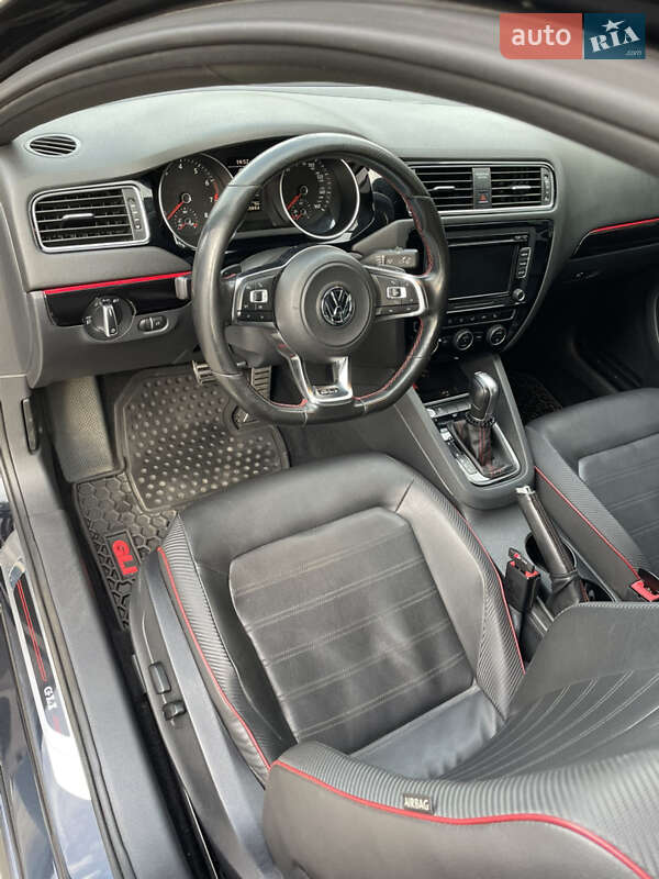 Седан Volkswagen Jetta 2014 в Львове