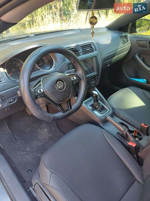 Седан Volkswagen Jetta 2015 в Києві