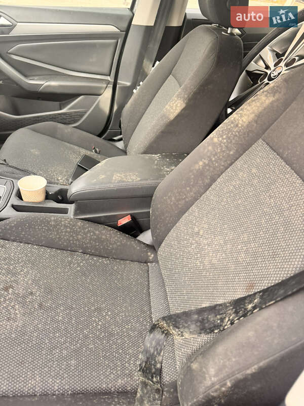 Седан Volkswagen Jetta 2019 в Львові