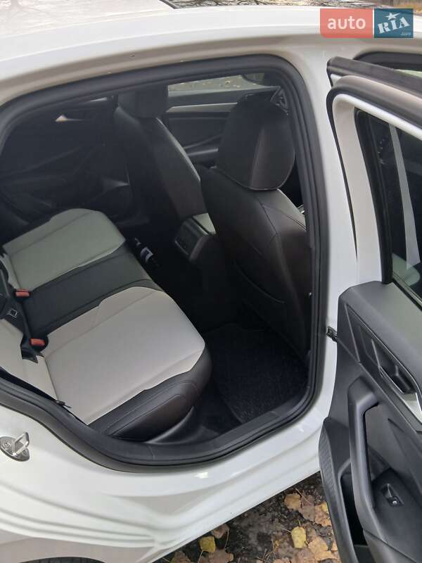 Седан Volkswagen Jetta 2019 в Ромнах фото 22 Седан Volkswagen Jetta 2019 в Ромнах