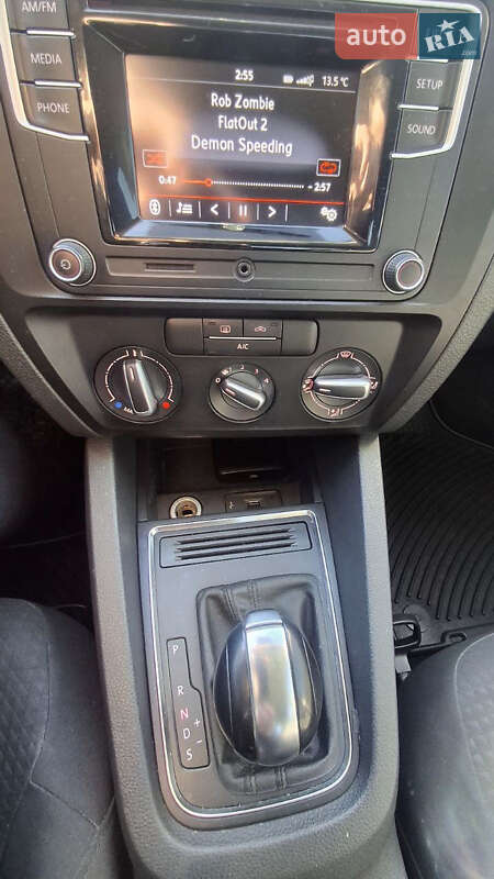 Седан Volkswagen Jetta 2016 в Ужгороде