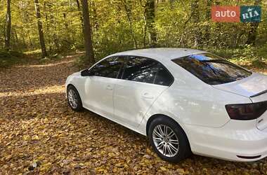 Седан Volkswagen Jetta 2017 в Львове