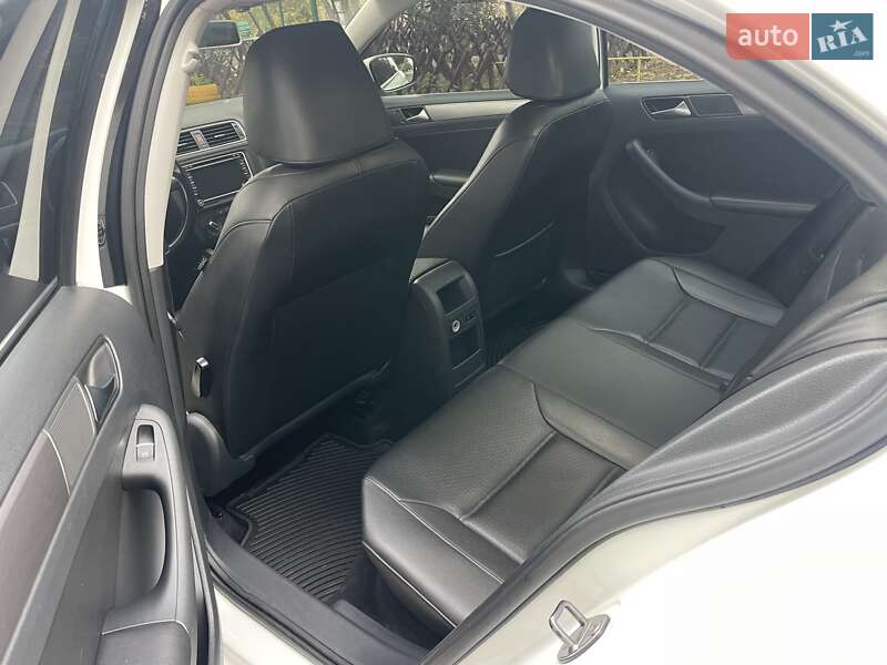 Седан Volkswagen Jetta 2014 в Одессе фото Седан Volkswagen Jetta 2014 в Одессе