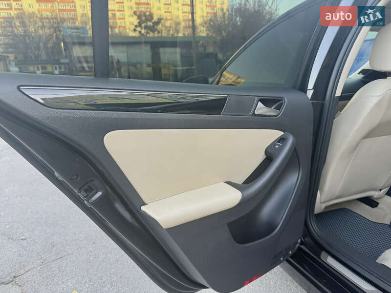 Седан Volkswagen Jetta 2014 в Хмельницком