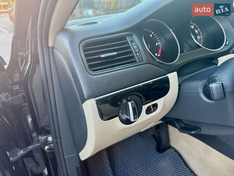 Седан Volkswagen Jetta 2014 в Хмельницком