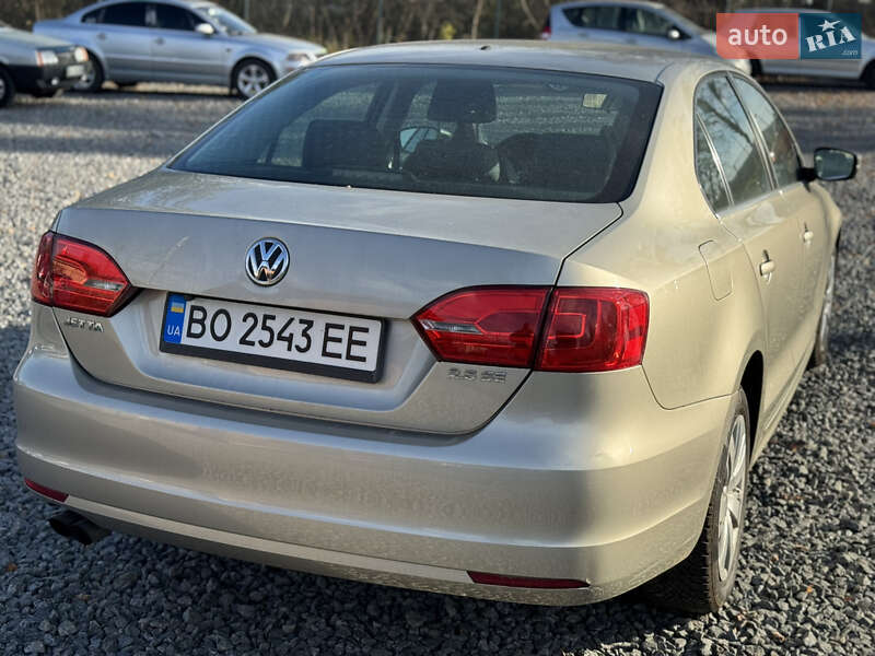 Седан Volkswagen Jetta 2012 в Хмельницком