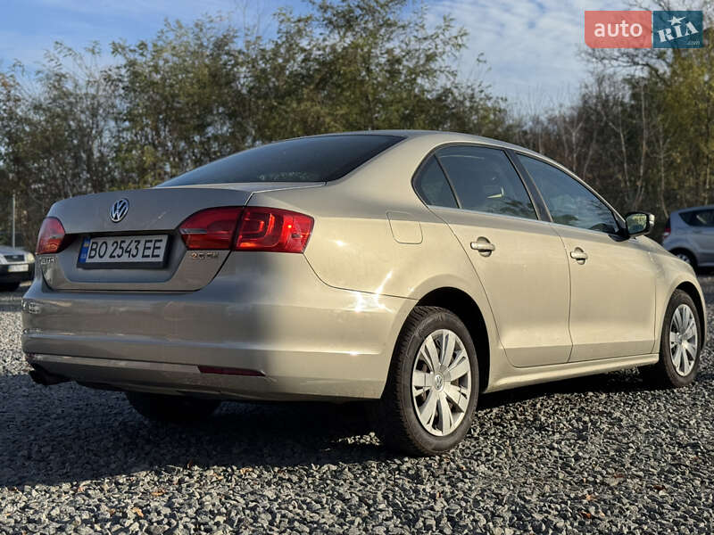 Седан Volkswagen Jetta 2012 в Хмельницком