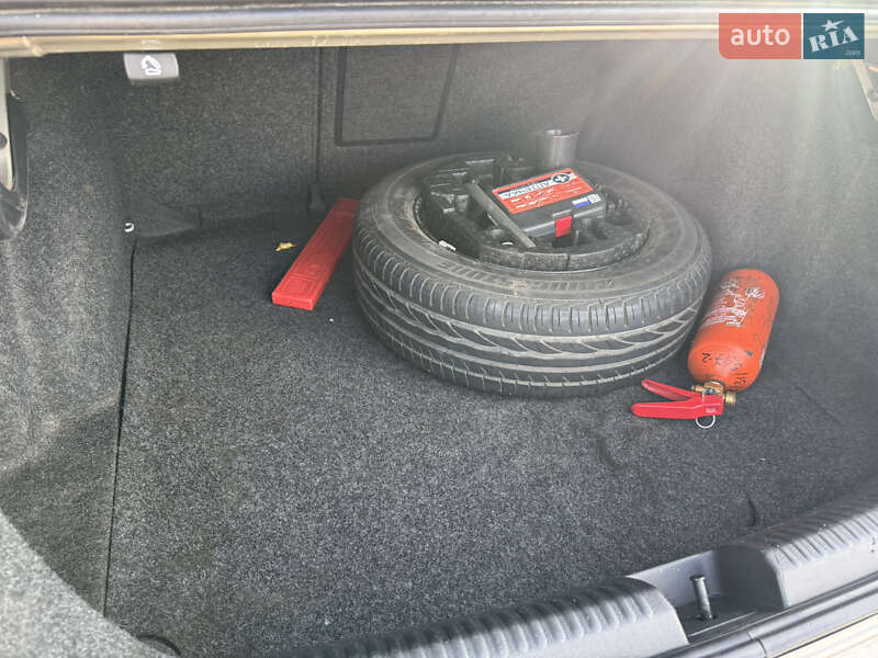 Седан Volkswagen Jetta 2012 в Хмельницком