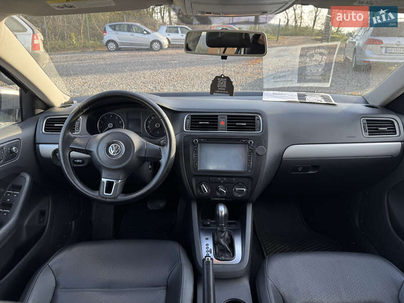 Седан Volkswagen Jetta 2012 в Хмельницком