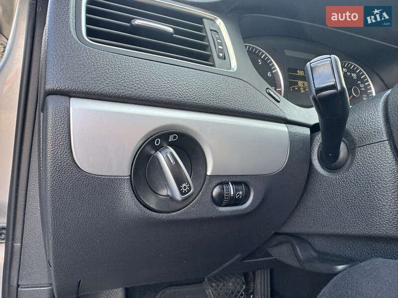 Седан Volkswagen Jetta 2012 в Хмельницком