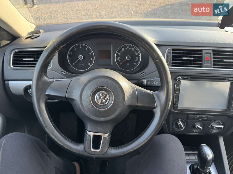 Седан Volkswagen Jetta 2012 в Хмельницком