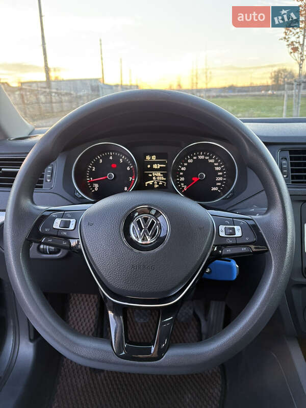 Седан Volkswagen Jetta 2015 в Києві