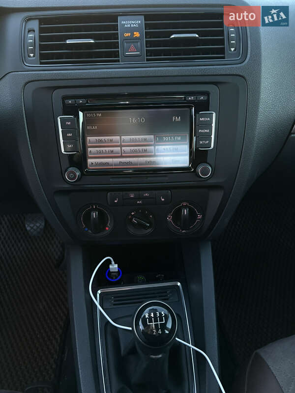 Седан Volkswagen Jetta 2015 в Києві