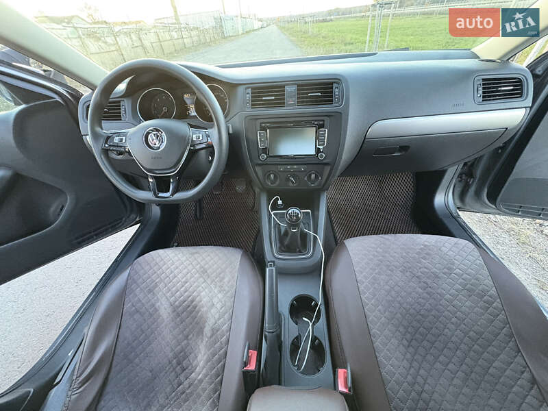 Седан Volkswagen Jetta 2015 в Києві