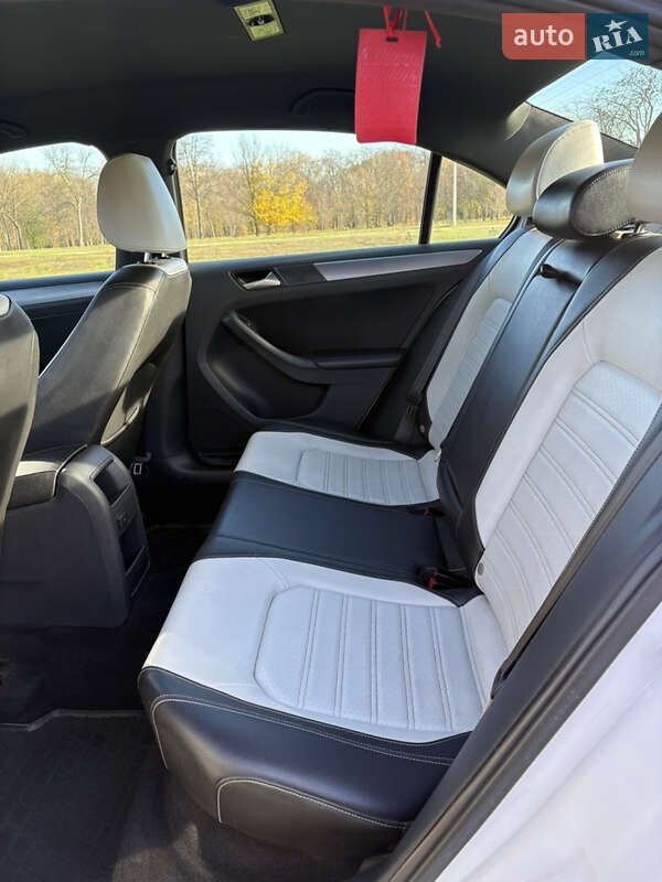 Седан Volkswagen Jetta 2015 в Кропивницькому фото 11 Седан Volkswagen Jetta 2015 в Кропивницькому