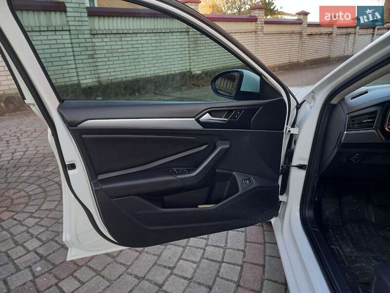 Седан Volkswagen Jetta 2018 в Львові фото 47 Седан Volkswagen Jetta 2018 в Львові