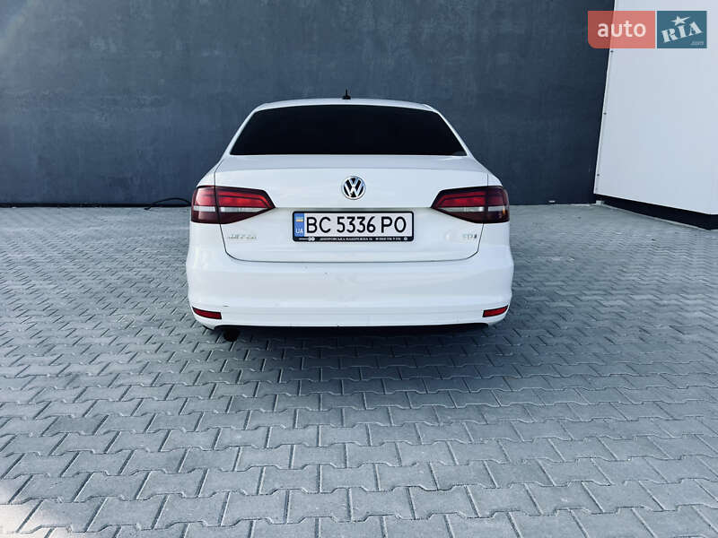 Седан Volkswagen Jetta 2016 в Львове