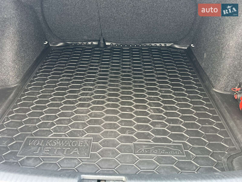 Седан Volkswagen Jetta 2016 в Львове