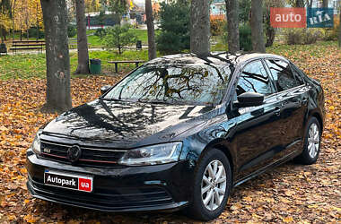 Седан Volkswagen Jetta 2015 в Киеве
