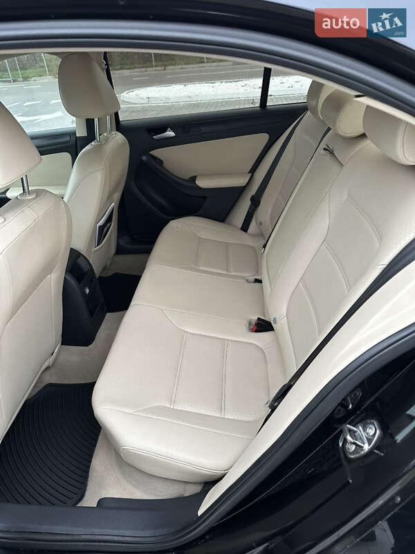Седан Volkswagen Jetta 2014 в Києві